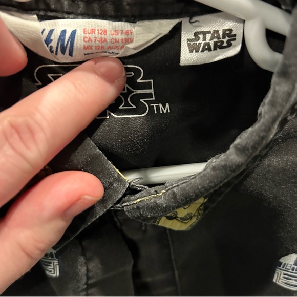 Preowned boys H&M  Star Wars buttonup shirt Size 7/8 black Darth Vader R2D2 C3P0 - Picture 3 of 6